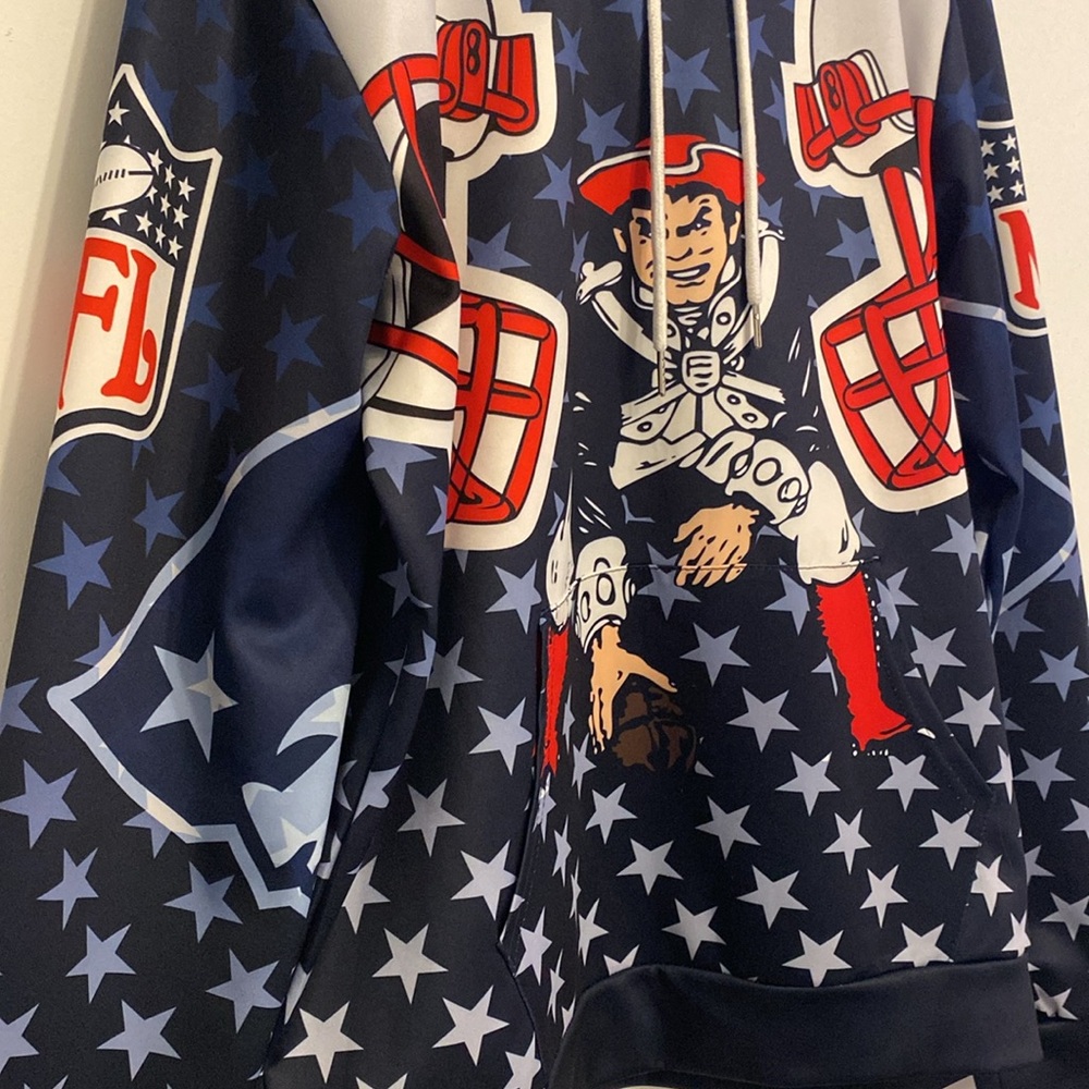 Patriot hooded hoodie in like new condition, no size pit to pit is 22 inches. - Picture 2 of 6